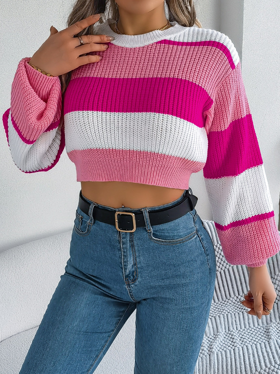 Color Block Round Neck Cropped Sweater - Image 14
