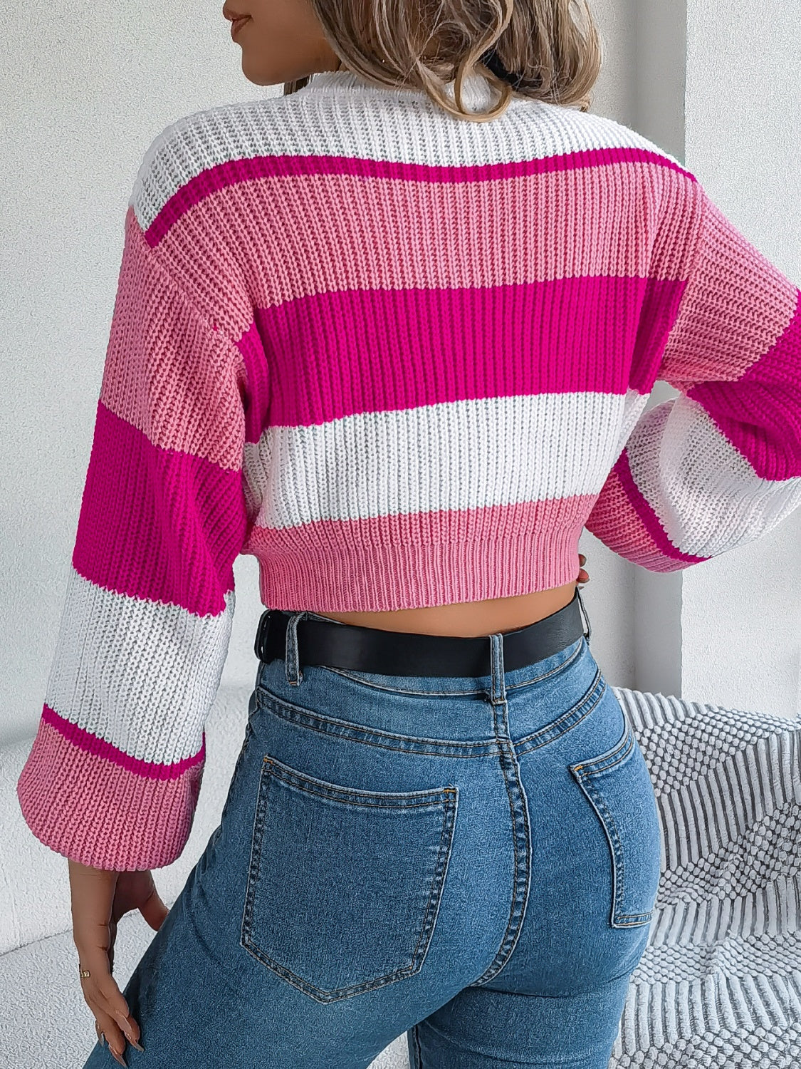 Color Block Round Neck Cropped Sweater - Image 12